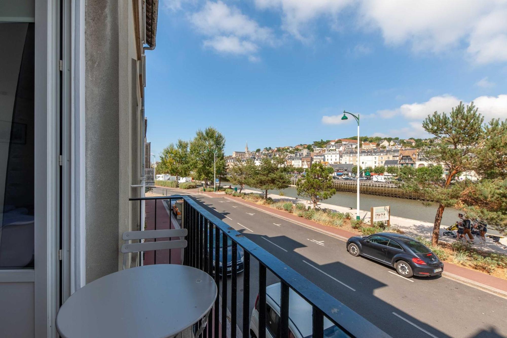 דוביל Studio Sleeps 4 With Terrace, 500M Place Morny מראה חיצוני תמונה