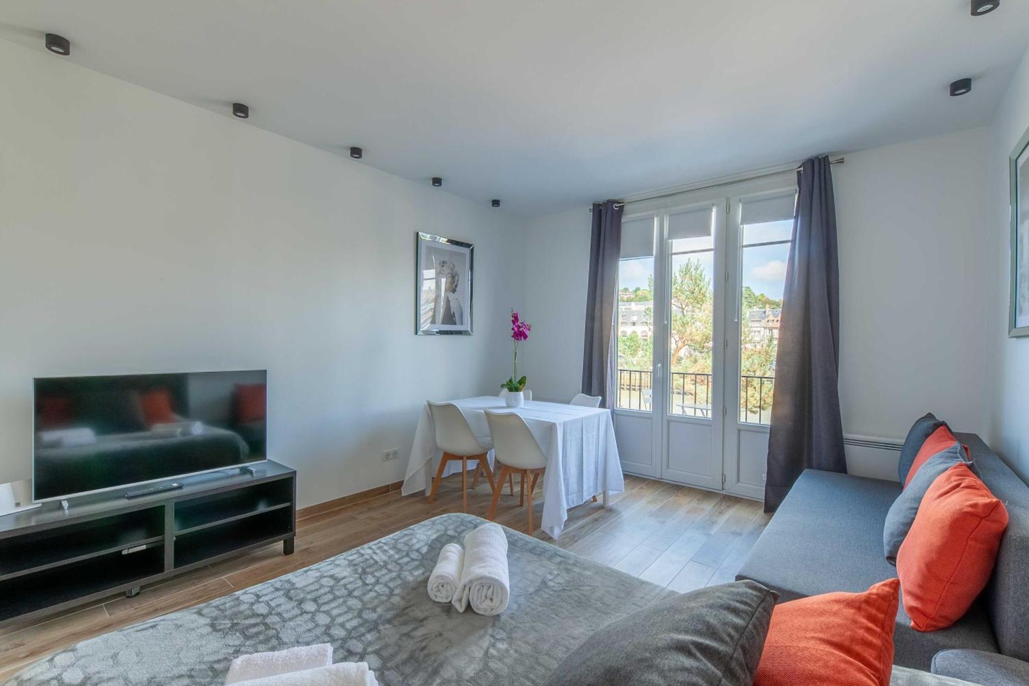 דוביל Studio Sleeps 4 With Terrace, 500M Place Morny מראה חיצוני תמונה